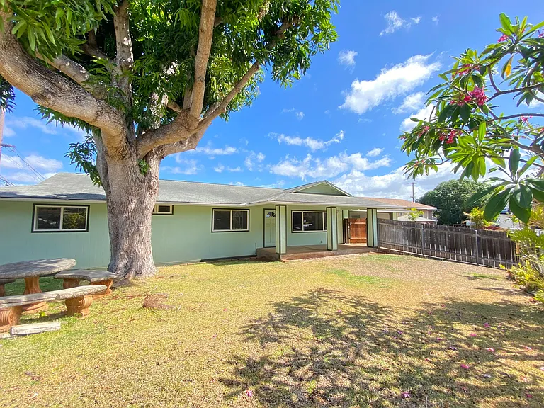 1136 Makaala St — Photo 42