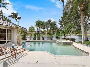5925 NW 97th Dr, Pompano Beach, FL 33076