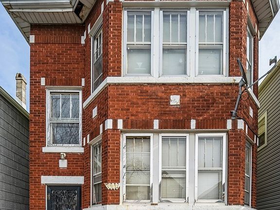 2nd image of 4951 S Hoyne Ave