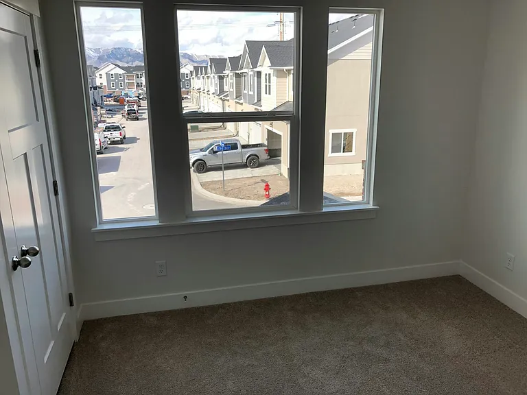 594 N 260 W — Photo 9