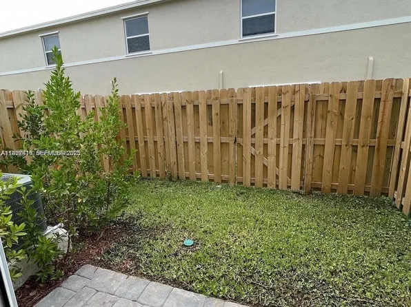 440 NE 4th St, Florida City, FL 33034