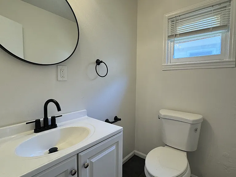 1726 W Saint Catherine St — Photo 5