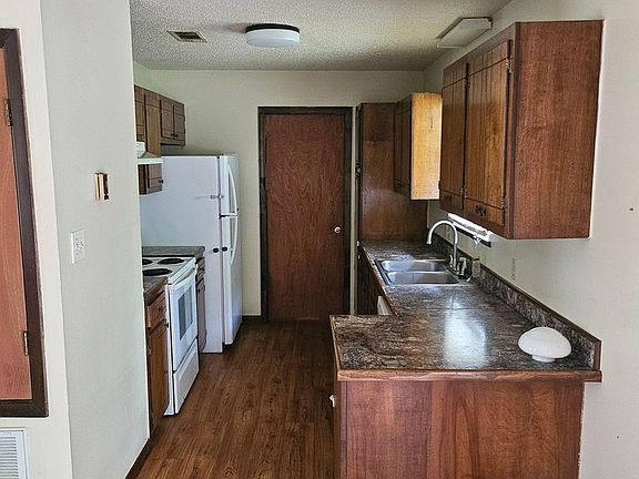 4th image of 130 Raymond Dr
