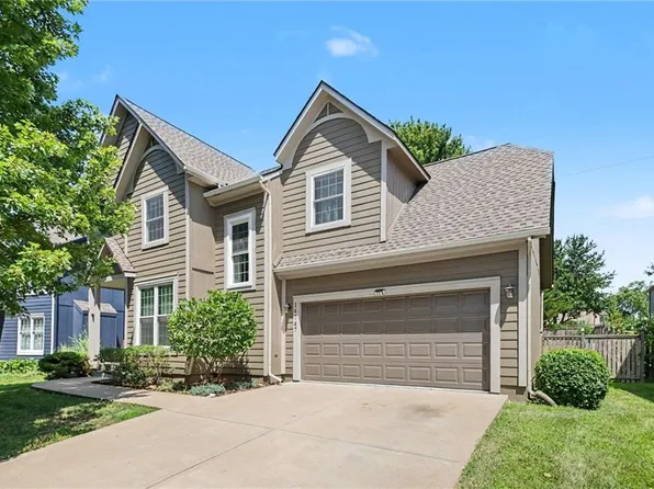 14747 S Symphony Dr, Olathe, KS 66062