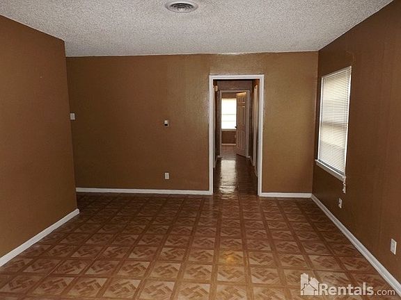 5th image of 316 Dawson Cir
