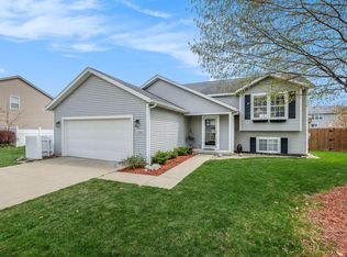 2262 Orchard Ridge Dr NW, Grand Rapids, MI
