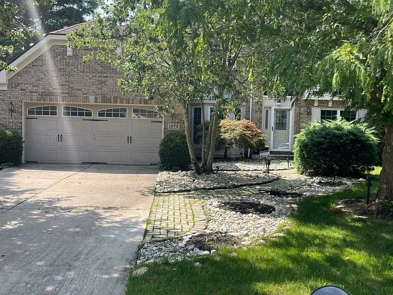 1972 Wedgewood Ln — Photo 2