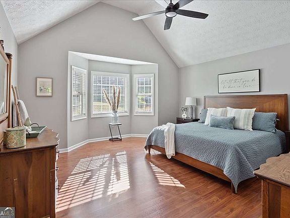 4th image of 208 Timberline Dr