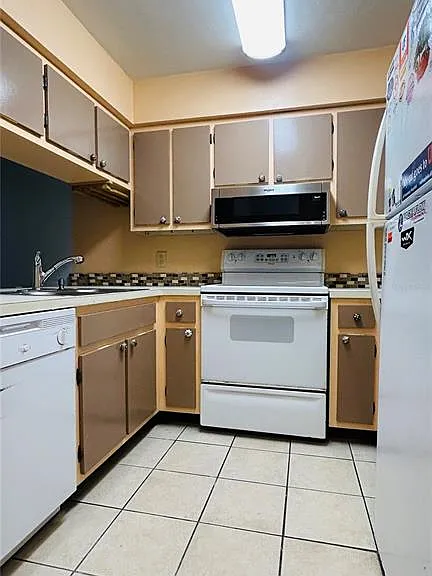 4328 SW 69th Ter — Photo 6