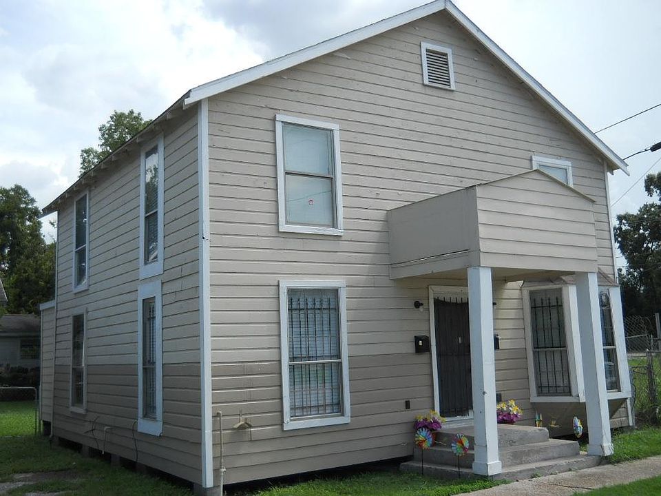 3711 Delano