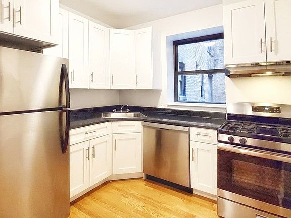 3rd image of 115 W 16th St #225
