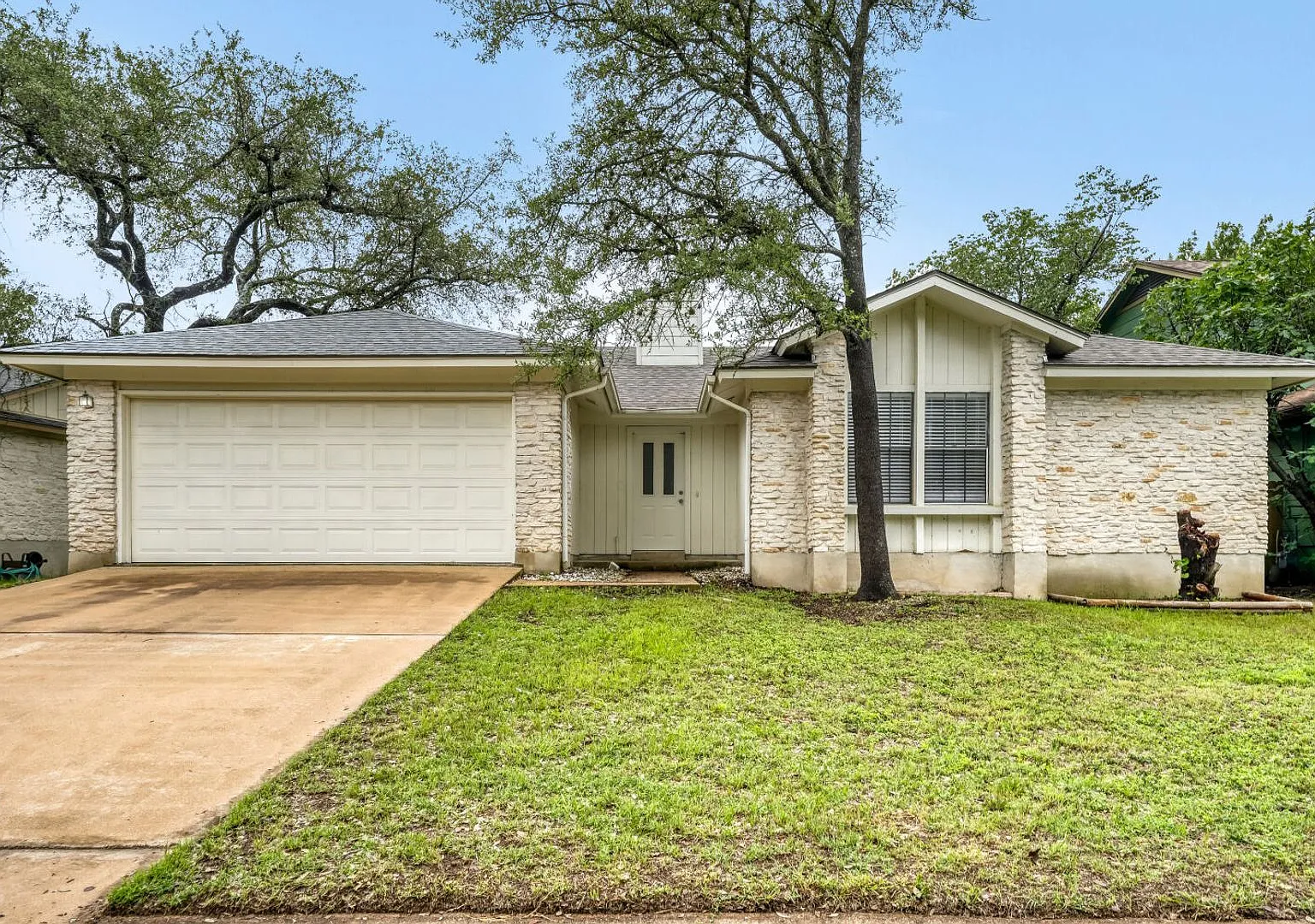 Single story 3 bedroom 2 bath home in Gracywoods — Photo 2