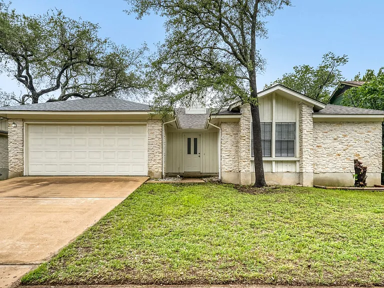 11922 Meadowfire Dr — Photo 2