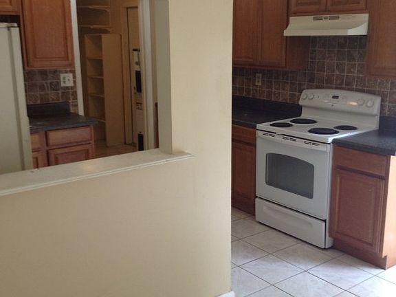 3rd image of 404 SW 77th Ter