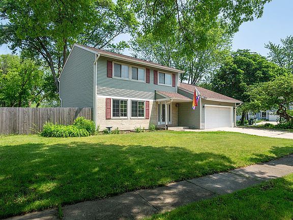 3rd image of 30W060 Avondale Ct