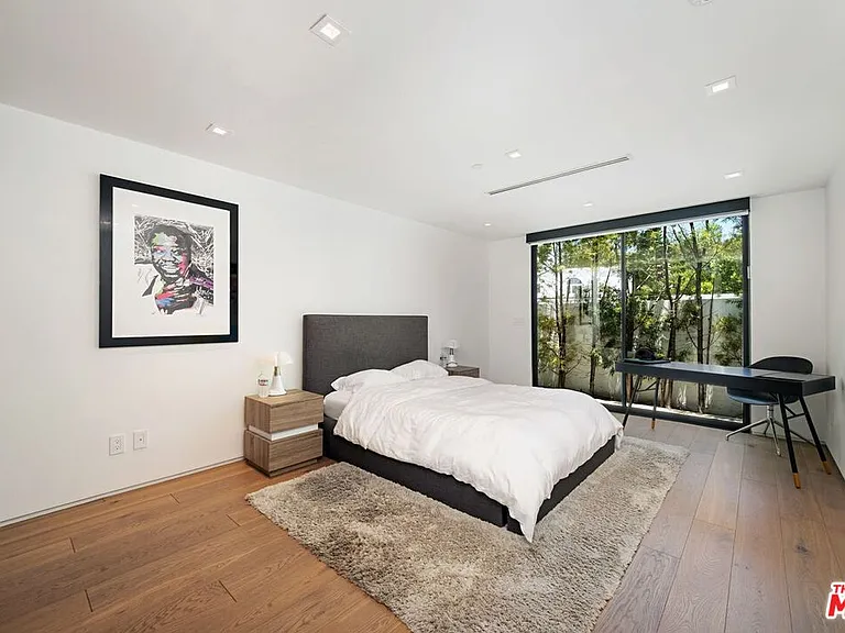 9570 Sunset Blvd — Photo 27