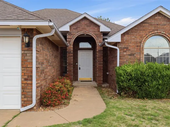 1717 SW 33rd St, Moore, OK 73160