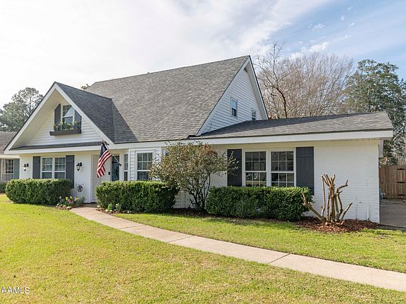 4th image of 310 Corona Dr