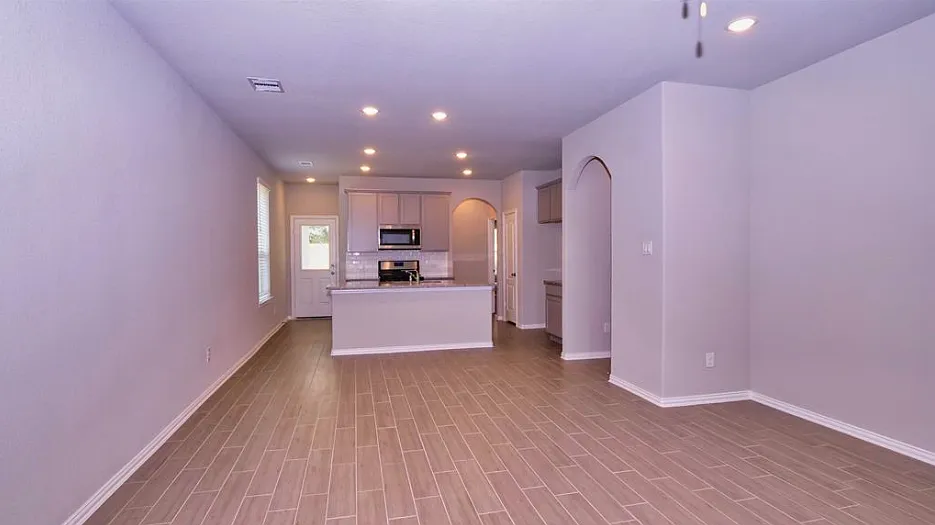 4 bed, 1730 sqft, $2,050 — Photo 3