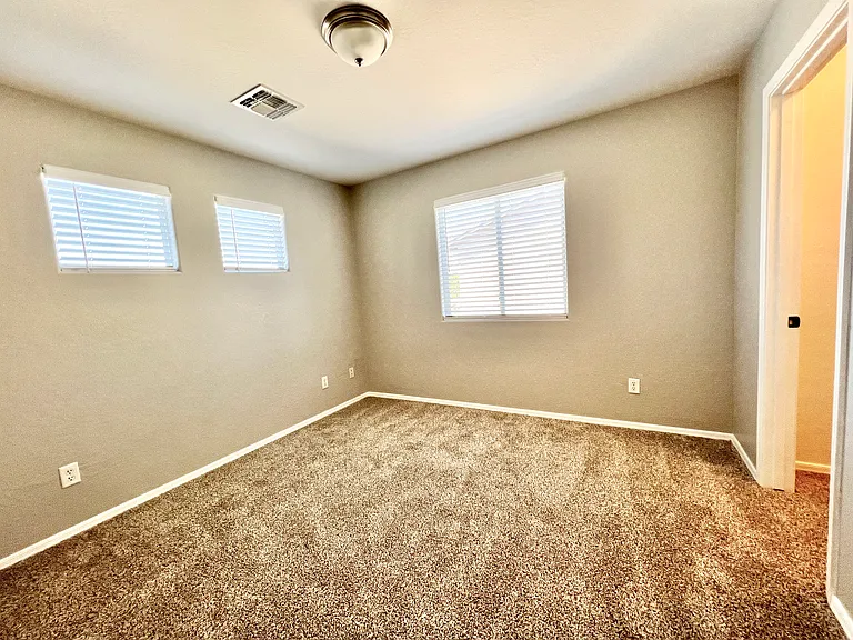 11613 W Jackson St — Photo 15