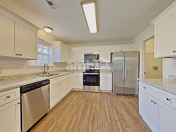 3rd image of 2148 Spring Hill Cir