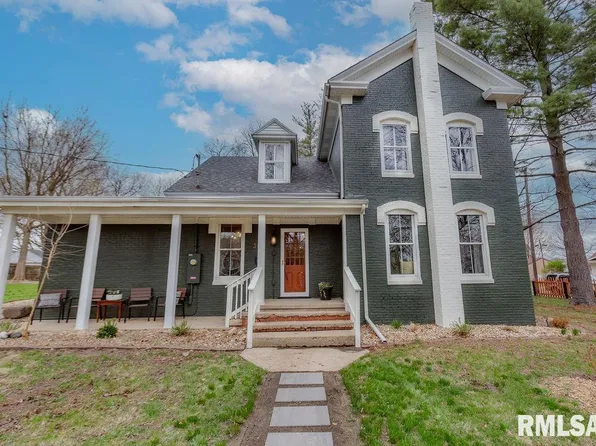 302 S Darst St, Eureka, IL 61530