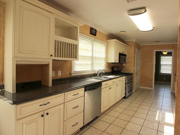 3rd image of 1303 Oak Ave
