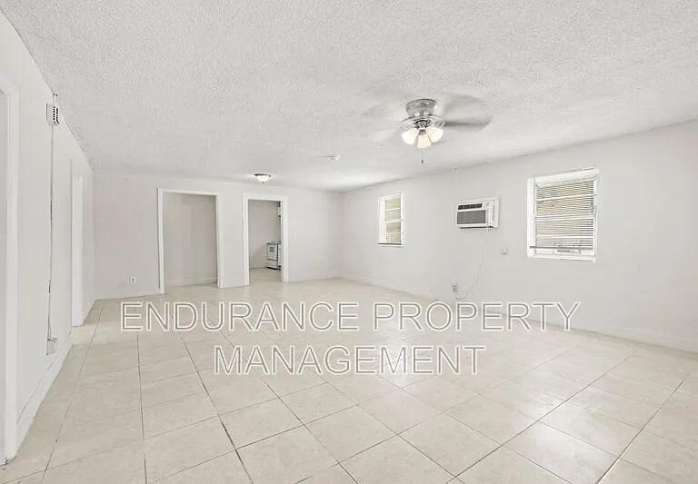 1125 W 28th St — Photo 5