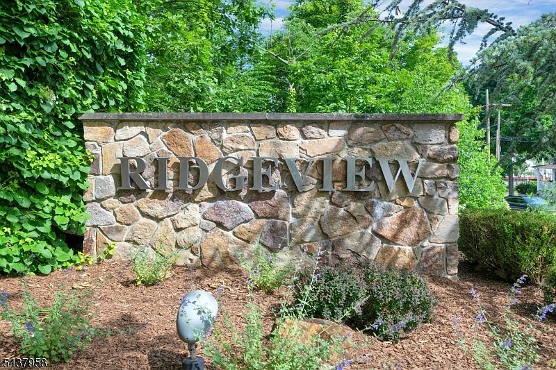 1st image of 17 Ridgeview Ln
