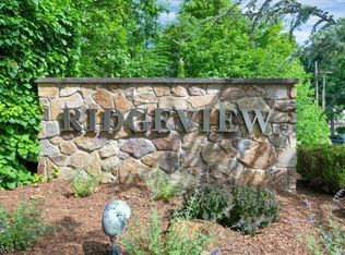 17 Ridgeview Ln, Mount Arlington, NJ 07856