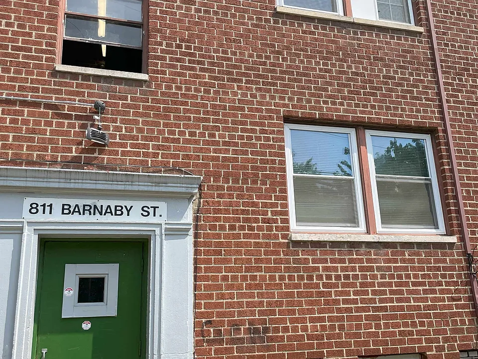 811 Barnaby St SE