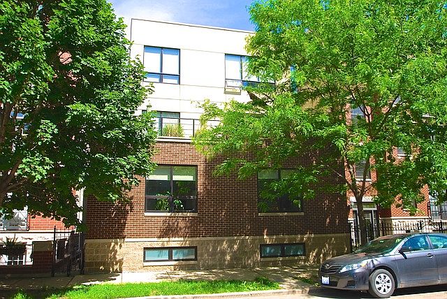 1st image of 2241 N Oakley Ave #B