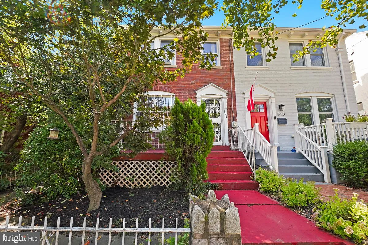 808 Somerset Pl NW photo 1