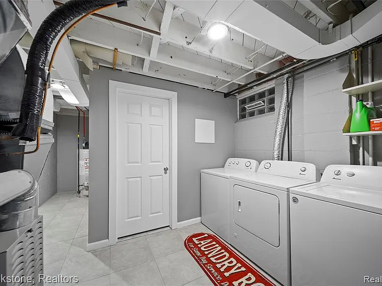 141 Ferndale Ave — Photo 15