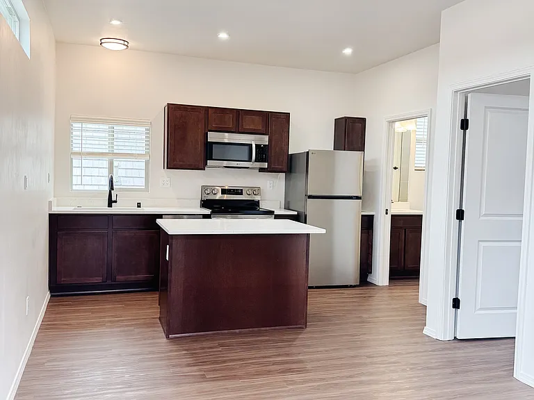2116 Okeefe Ave SE — Photo 2