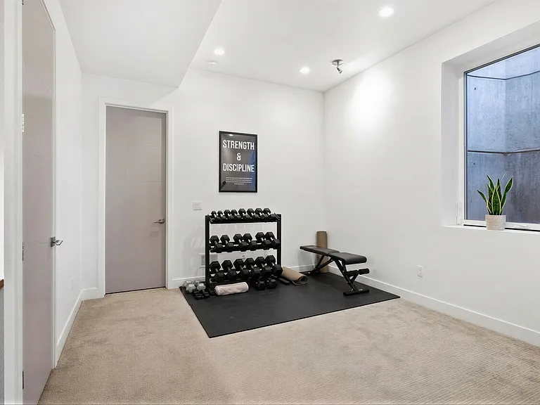 2037 N Hooker St #L — Photo 29