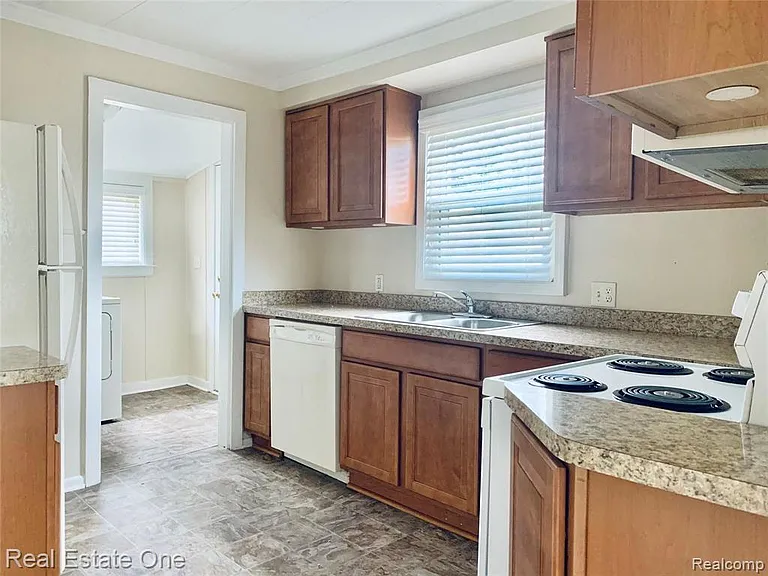 60 W Meyers Ave — Photo 4