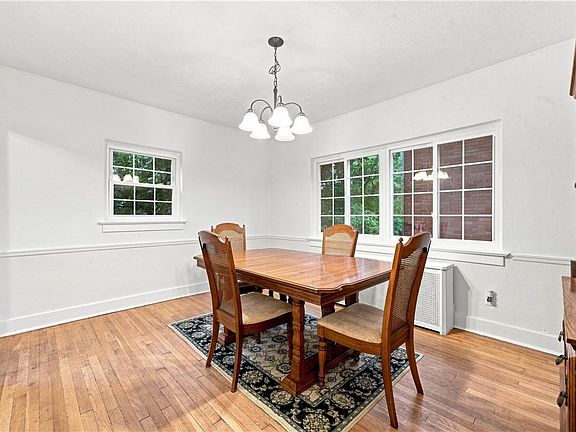 5th image of 40 Sceneridge Ave