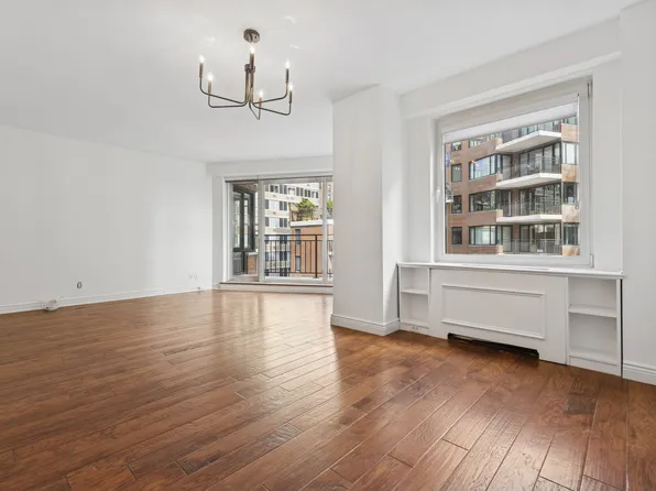 60 Sutton Place South image 11 of 20