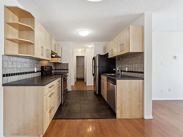 777 W 7th Ave #205 — Photo 6