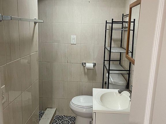 5th image of 91 Laidlaw Ave #2