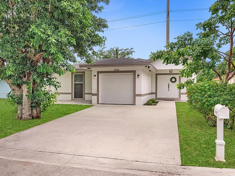 2848 NW 9th Pl — Photo 1