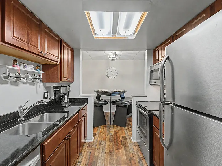 1 Renaissance Pl #1105 — Photo 12