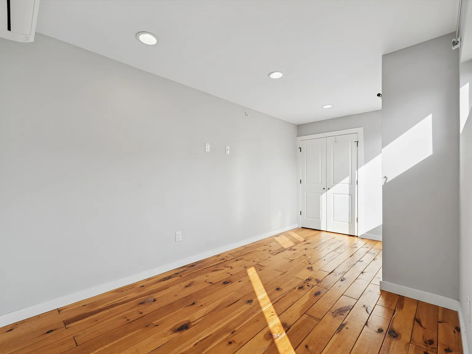 1 bed, 2200 sqft, $1,090 — Photo 2