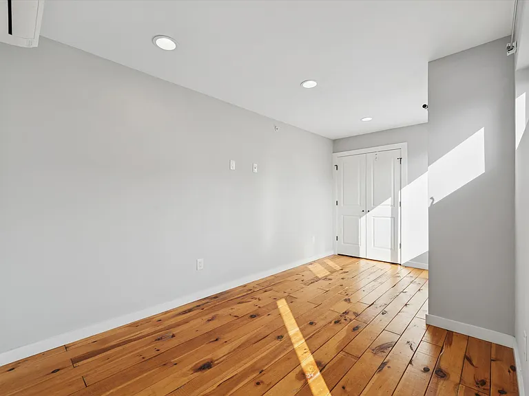2521 E Dauphin St — Photo 2