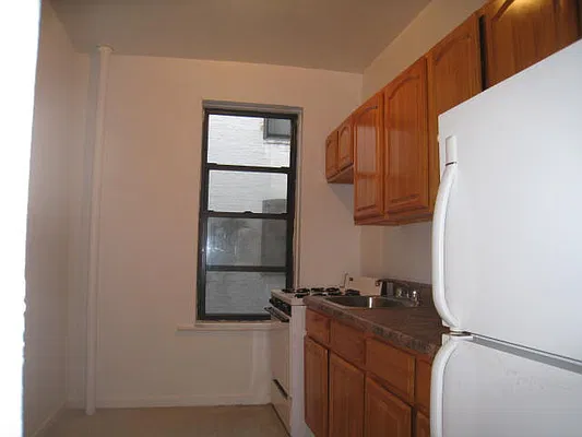 Rented by Alexiou Realty | media 2