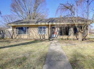 999 N Market St, Monticello, IL