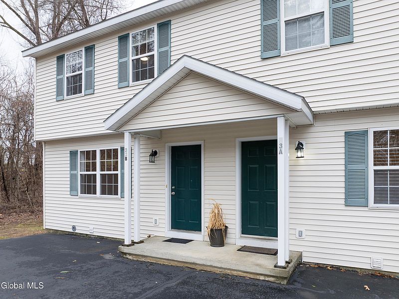 2nd image of 33 Cambridge Drive