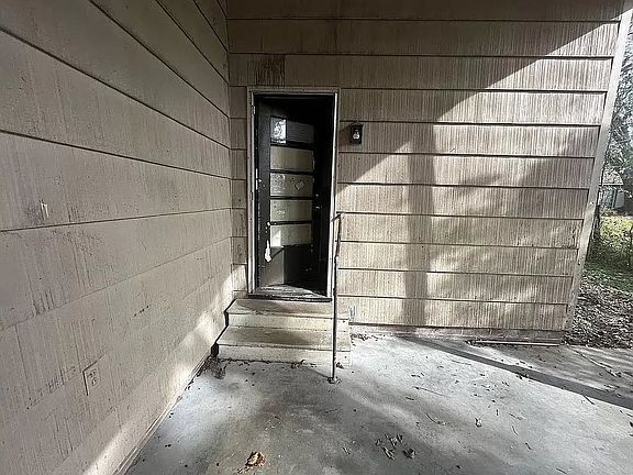 2nd image of 711 Crawford St