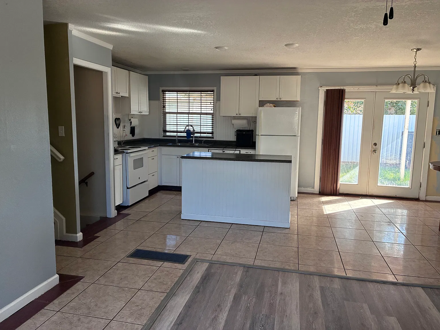 5 bed, 2334 sqft, $2,000 — Photo 1